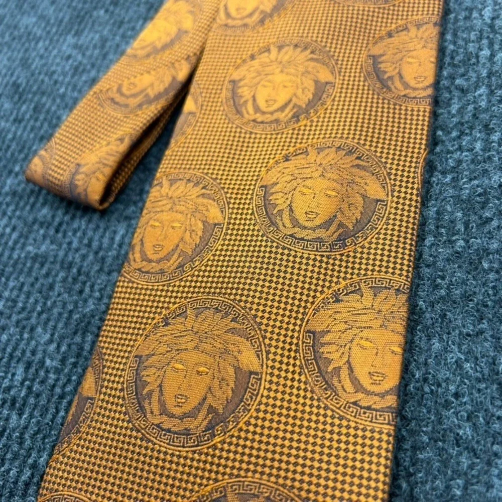GIANNI VERSACE Vintage Gold Blue Silk Tie‎ Medusa Head Medallion Print 58 X 3.5